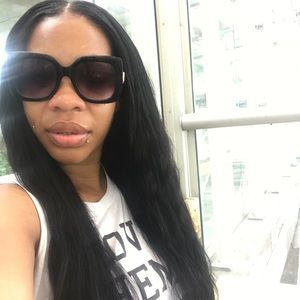 Meet your Posher, Takia